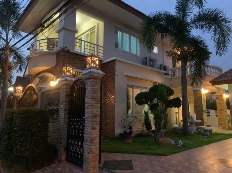 Yoch Pool Villa Pattaya Eksteriør billede