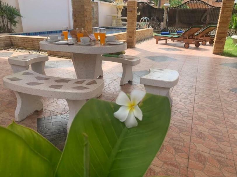 Yoch Pool Villa Pattaya Eksteriør billede