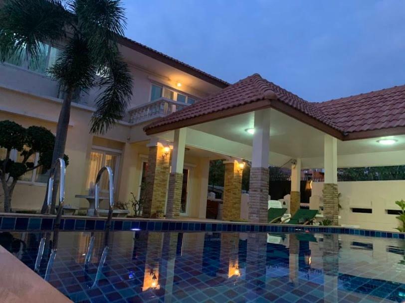 Yoch Pool Villa Pattaya Eksteriør billede